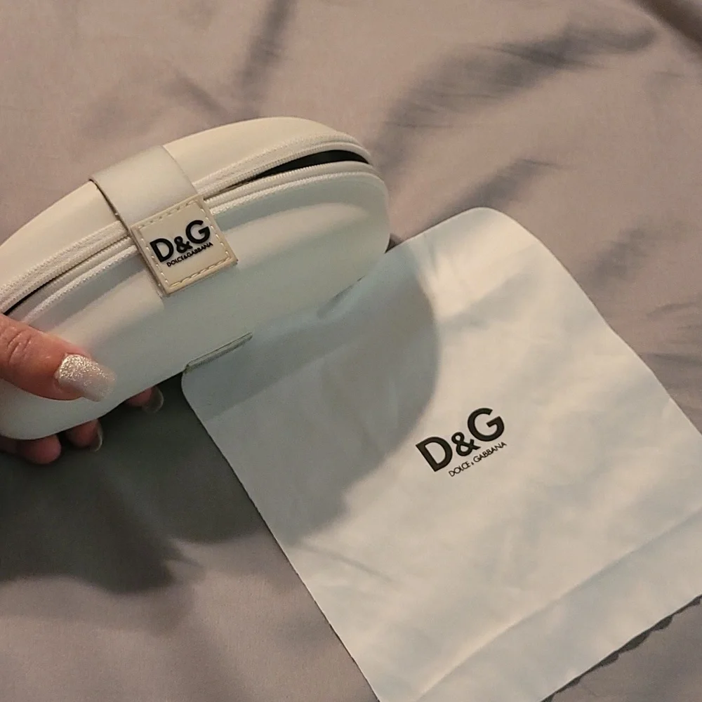 DOLCE AND GABBANA SUNGLASS UNISEX WITH CASE AND CLOTH - Picture 3 of 8